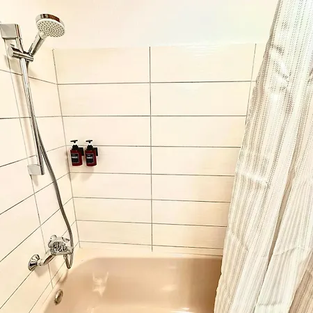 Moderne Mit Parkplatz & Smart-tv Апартаменты Дуйсбург